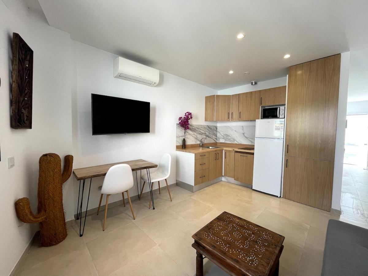 Elegant Apartment, Central, Pool And Parking Appartement