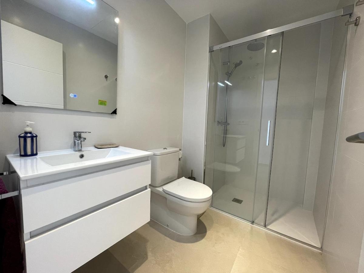 Elegant Apartment, Central, Pool And Parking