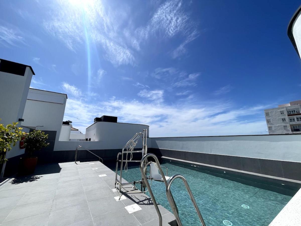 Elegant Apartment, Central, Pool And Parking Appartement